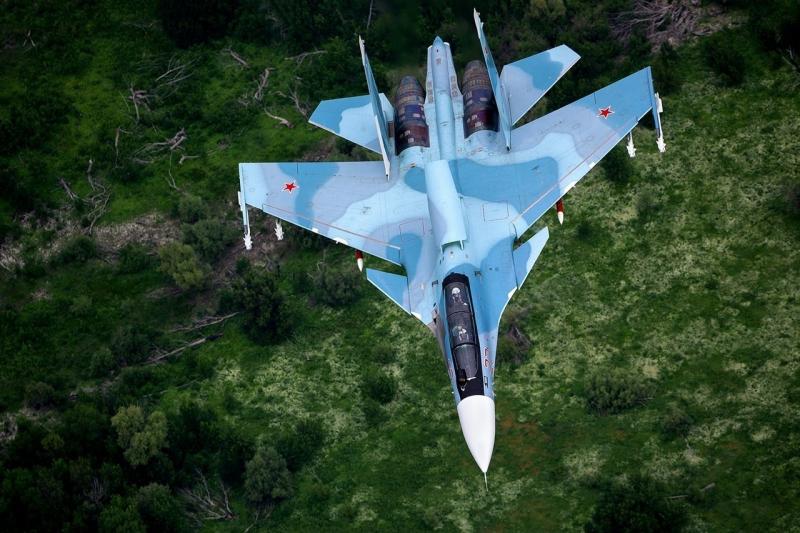<span>رهگیری بمب افکن های آمریکایی بر فراز دریای بالتیک توسط Su-27  روسیه</span>
