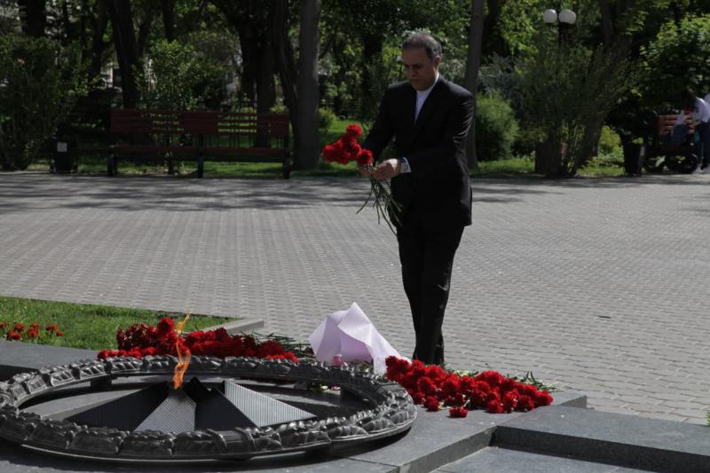 <span>Генконсул ИРИ в Астрахани возложил цветы к мемориалу «Вечный огонь Славы» в память о погибших во Второй мировой войне</span>
