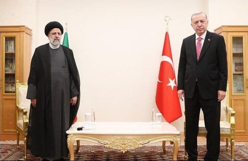 <span>در دیدار روسای جمهور ایران و ترکیه در مورد توسعه همه جانبه مناسبات و رفع برخی موانع گفتگو و‌ توافق شد</span>
