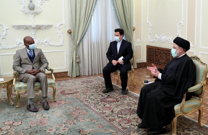 <span>Президент Раиси: Тегеран заинтересован во всестороннем развитии отношений со странами Африки</span>
