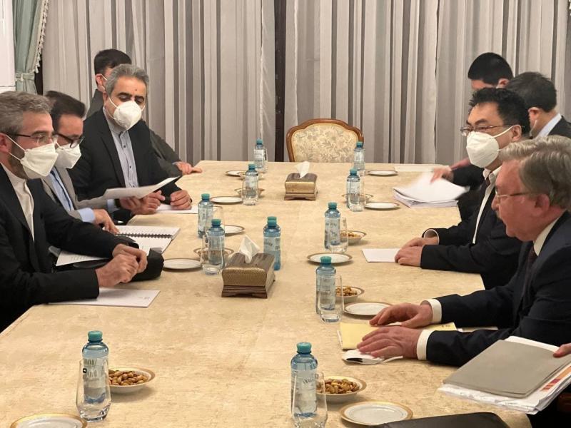 <span>جلسه سه‌ جانبه مذاکره‌ کنندگان ارشد جمهوری اسلامی ایران، روسیه و چین</span>
