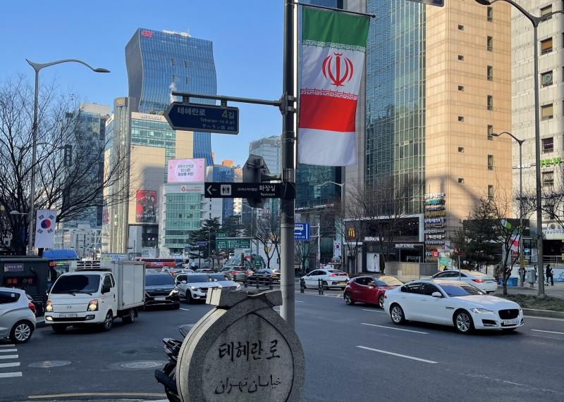 <span>برافراشته شدن دائمی‌ پرچم جمهوری اسلامی ایران در خیابان تهران، واقع در شهر سئول</span>
