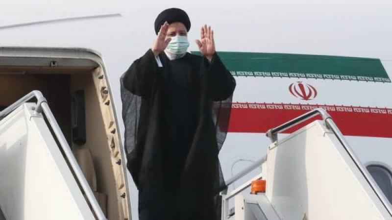 <span>Президент ИРИ сегодня утром во главе высокопоставленной делегации вылетел в Оман</span>
