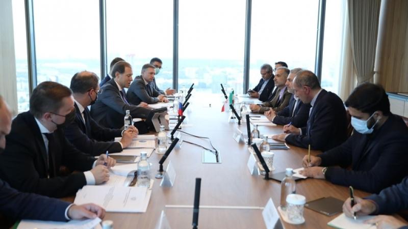 <span>Министры промышленности РФ и ИРИ обсудили перспективы двустороннего сотрудничества</span>
