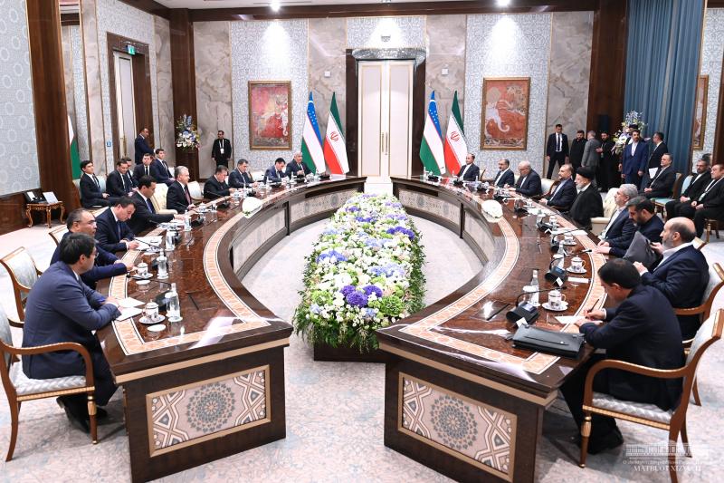 <span>Президент Узбекистана: мы открываем новый путь во взаимоотношениях с Ираном</span>
