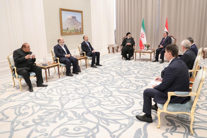 <span>Президент Раиси: Иран придает приоритетное значение развитию отношений с соседними странами, особенно с Таджикистаном</span>
