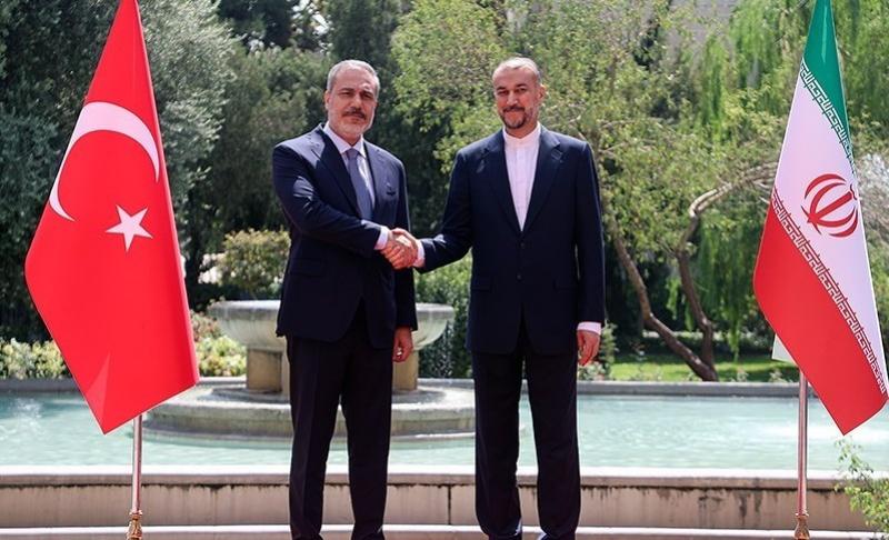 <span> استقبال امیرعبداللهیان از وزیر خارجه ترکیه در تهران</span>
