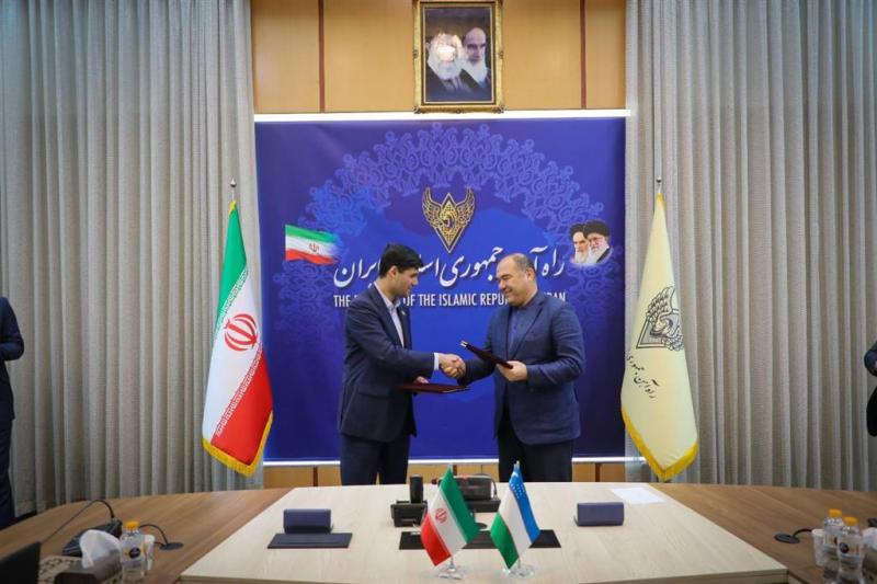 <span>Иран и Узбекистан договорились о развитии сотрудничества в области железнодорожных перевозок</span>
