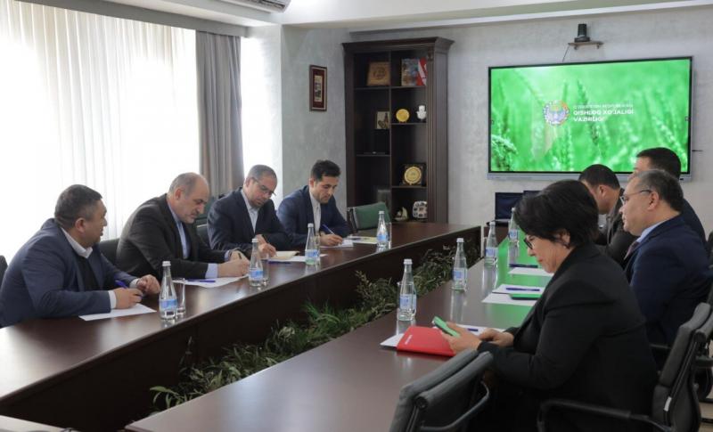 <span>Иран и Узбекистан намерены расширить сотрудничество в аграрной сфере</span>
