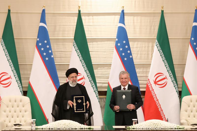 <span>В присутствии президентов Ирана и Узбекистана в Самарканде было подписано 17 документов по сотрудничеству и итоговое заявление</span>

