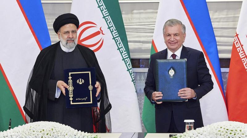 <span>امضای ۱۷ سند همکاری و یک بیانیه مشترک میان مقامات ایران و ازبکستان</span>
