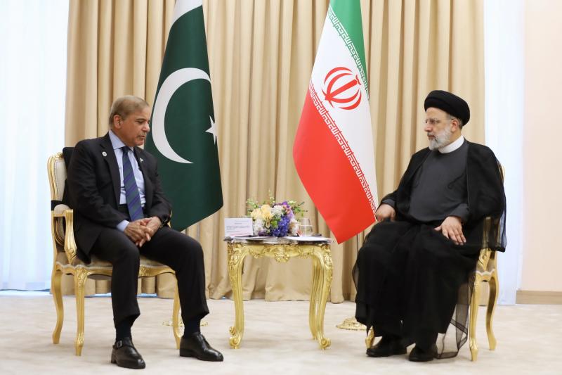 <span>دکتر رئیسی در دیدار نخست‌ وزیر پاکستان: ایران برای گسترش روابط با پاکستان حد و مرزی قائل نیست</span>

