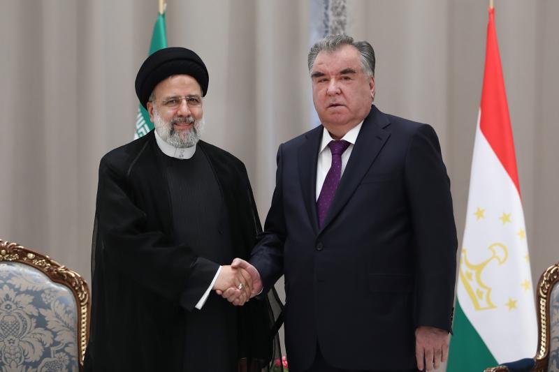 <span>آیت‌ الله رئیسی در دیدار رئیس جمهور تاجیکستان: سیاست توسعه روابط با همسایگان از سوی ایران استمرار خواهد داشت</span>
